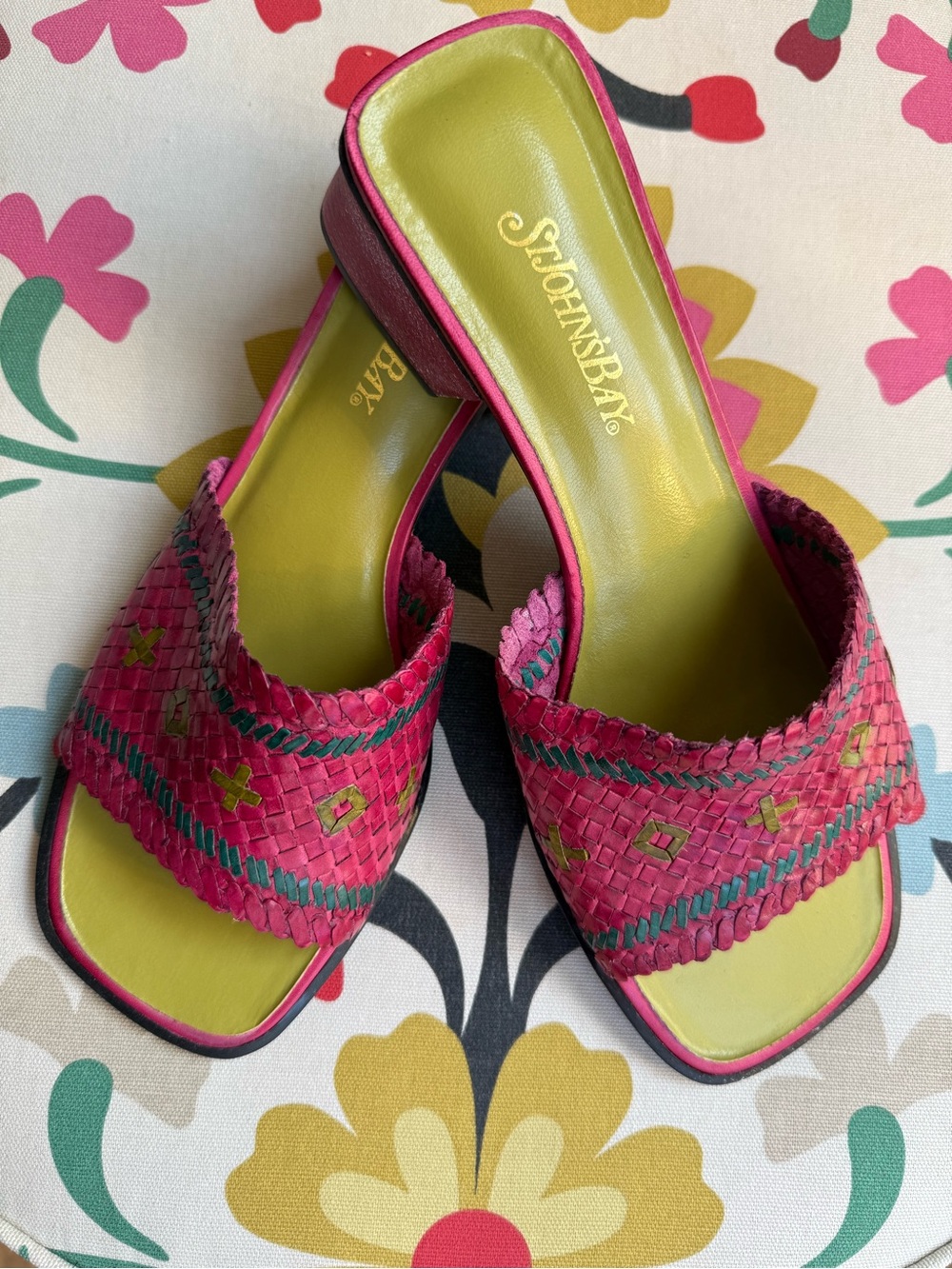 Vintage 90s St. John’s Bay Women’s Hot Pink Woven Slide Sandals Size 8 Leather